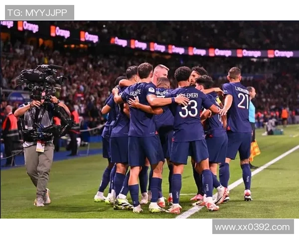 友谊赛精彩对决那不勒斯与巴黎圣日耳曼战成平局乌龙球成焦点