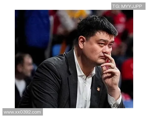 姚明为谁亲自穿鞋揭示了篮球背后的温情与团队精神