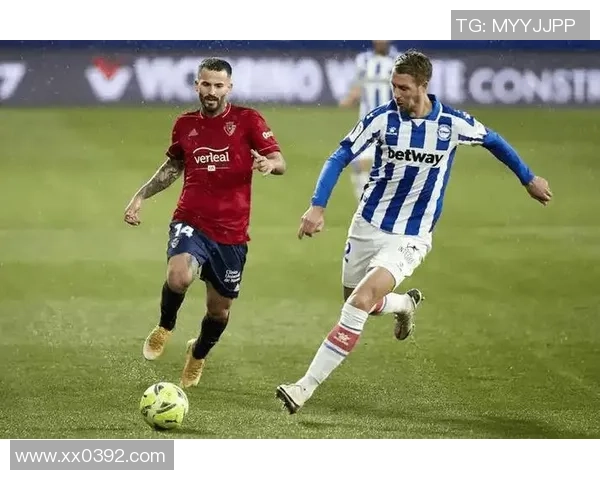 国王杯巴萨与那不勒斯激战成平局乌龙球瞬间引发全场热议 国王杯巴萨与那不勒斯激战成平局乌龙球瞬间引发全场热议