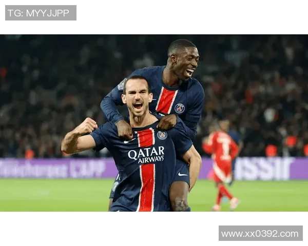 西甲赛场惊现历史冷门巴黎圣日耳曼狂胜尤文图斯5-0引发全场沸腾 西甲赛场惊现历史冷门巴黎圣日耳曼狂胜尤文图斯5-0引发全场沸腾