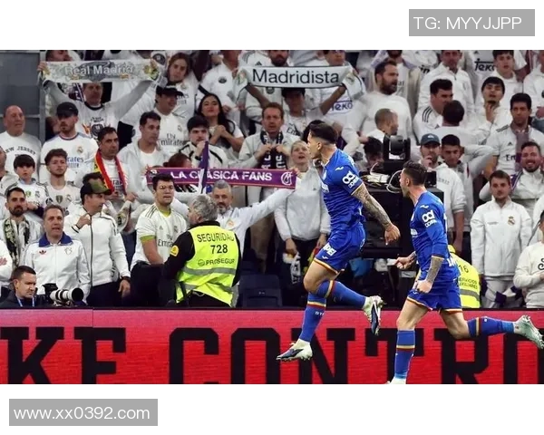 西甲焦点战皇马逆转那不勒斯乌龙球成比赛转折点引发全场热议 西甲焦点战皇马逆转那不勒斯乌龙球成比赛转折点引发全场热议