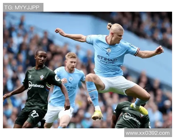 意甲惊天冷门那不勒斯狂胜曼城4-0上演帽子戏法引爆全场激情