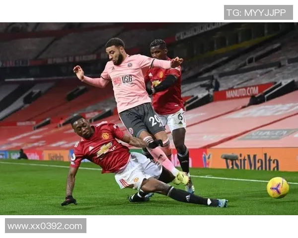 那不勒斯狂胜曼联6比2红牌事件引发全场热议与争议 那不勒斯狂胜曼联6比2红牌事件引发全场热议与争议